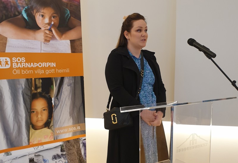 Ásdís þakkaði Einstökum börnum í stuttu ávarpi við afhendingu viðurkenningarinnar í Hannesarholti.