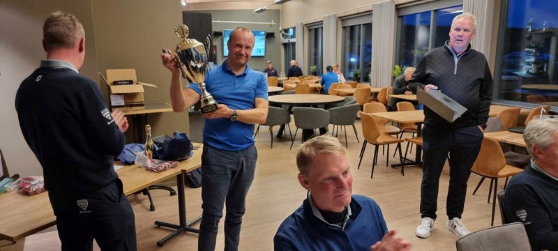 Dofri stóð uppi sem sigurvegari og valdi hann að verðlaunaféð rynni til SOS Barnaþorpanna í Súdan.