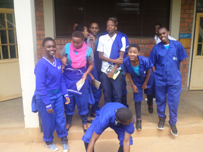 Nadege (lengst til vinstri) ásamt bekkjarfélögum