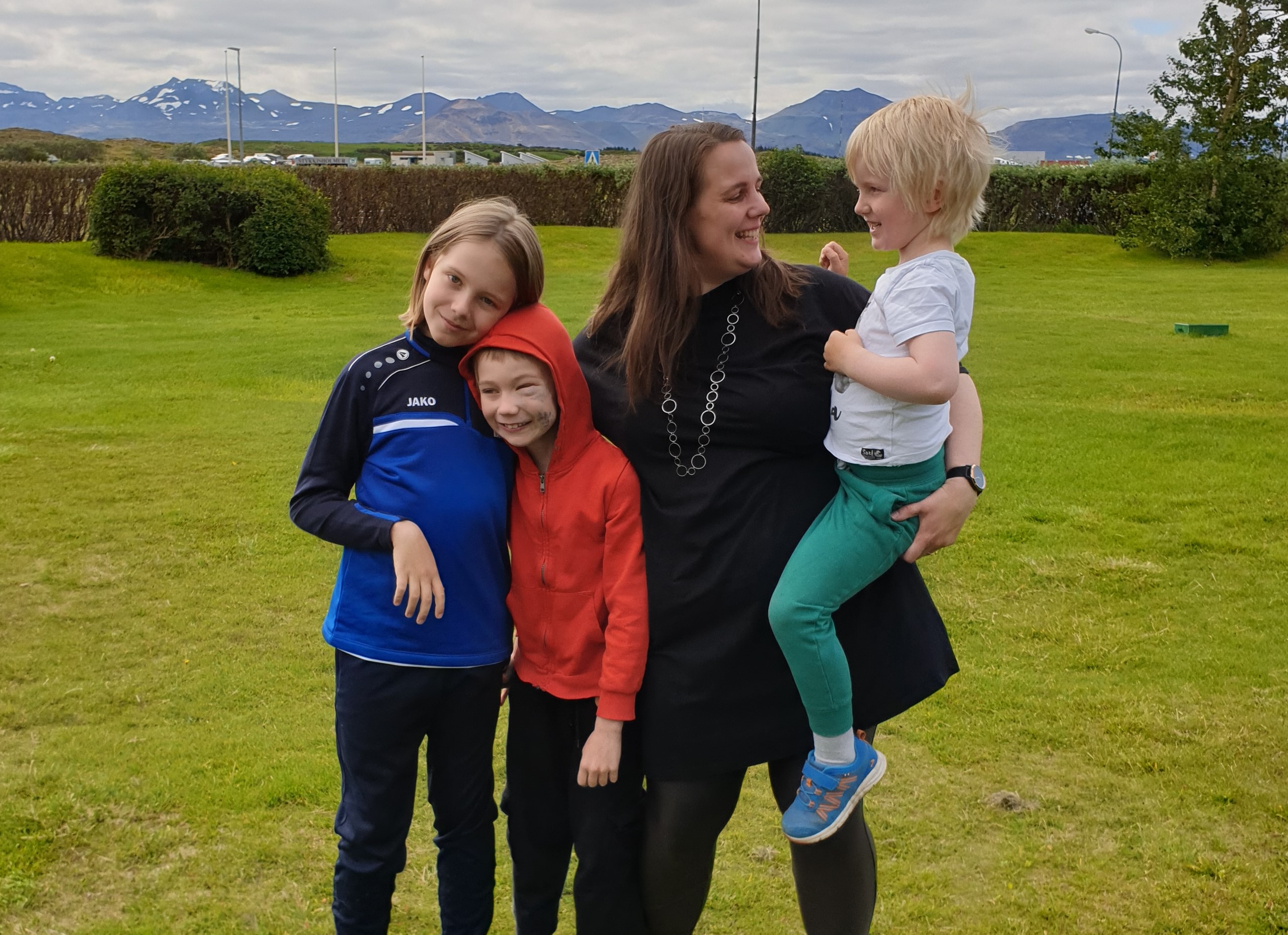 Lilja Írena styrkir 10 börn hjá SOS