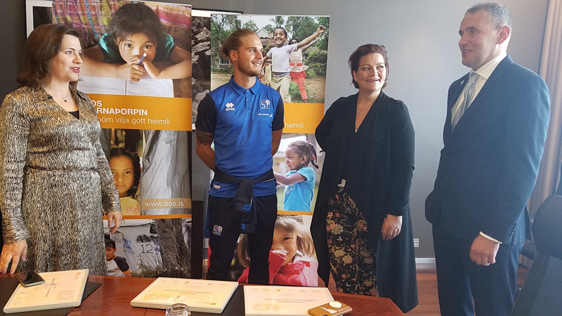 Guðni Th. Jóhannesson, forseti Íslands, leit óvænt við og heiðraði okkur með nærveru sinni eftir undirskrift Rúriks á Hótel Hilton.