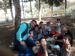 Morgunmatur í garði þorpsins