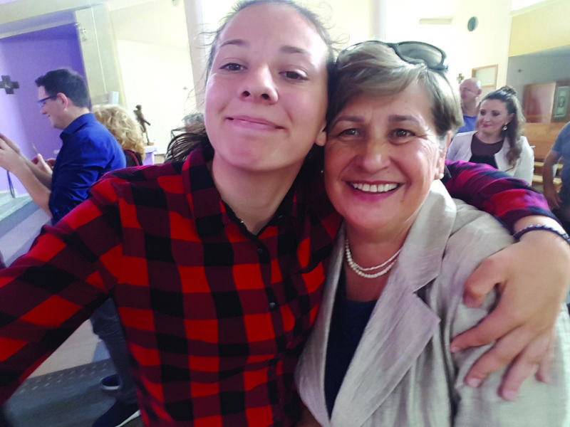 Anna og SOS móðir hennar Marica.