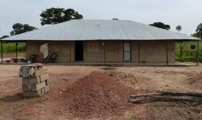 Húsið sem fjölskyldan fékk með aðstoð SOS á Íslandi Húsið sem fjölskyldan fékk með aðstoð SOS á Íslandi