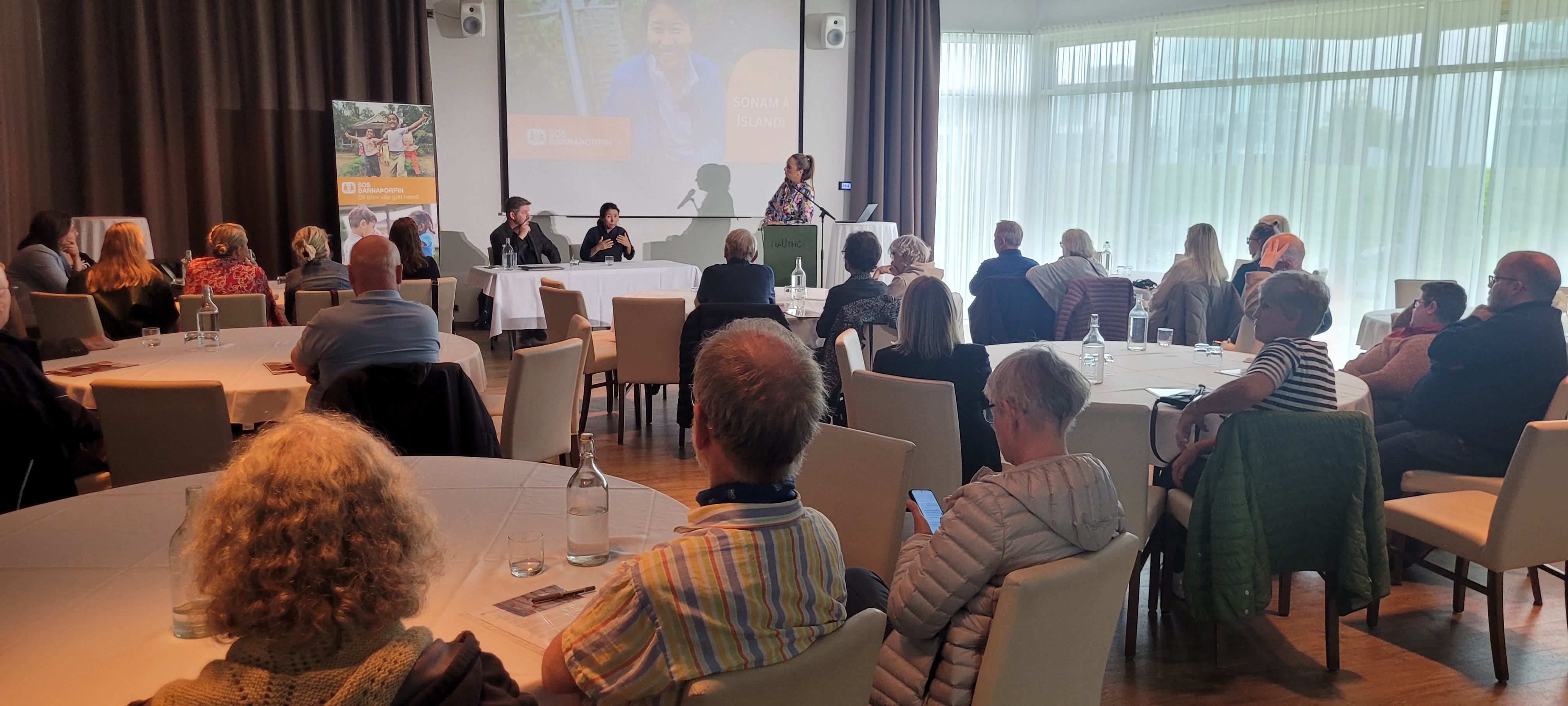 Sjáðu Evu Ruzu ræða við Sonam um árin í SOS barnaþorpi