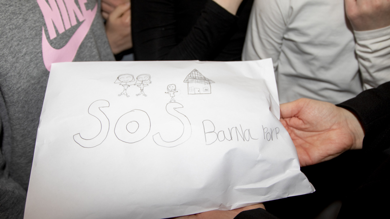 Alls söfnuðu nemendur 102.500 krónum.