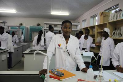 Akpena á rannsóknarstofunni í Namibíuháskóla