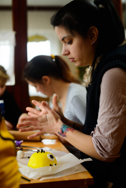 Mynd frá SOS barnaþorpi í Ungverjalandi. Stúlkurnar á myndinni tengjast ekki þessari sögu.