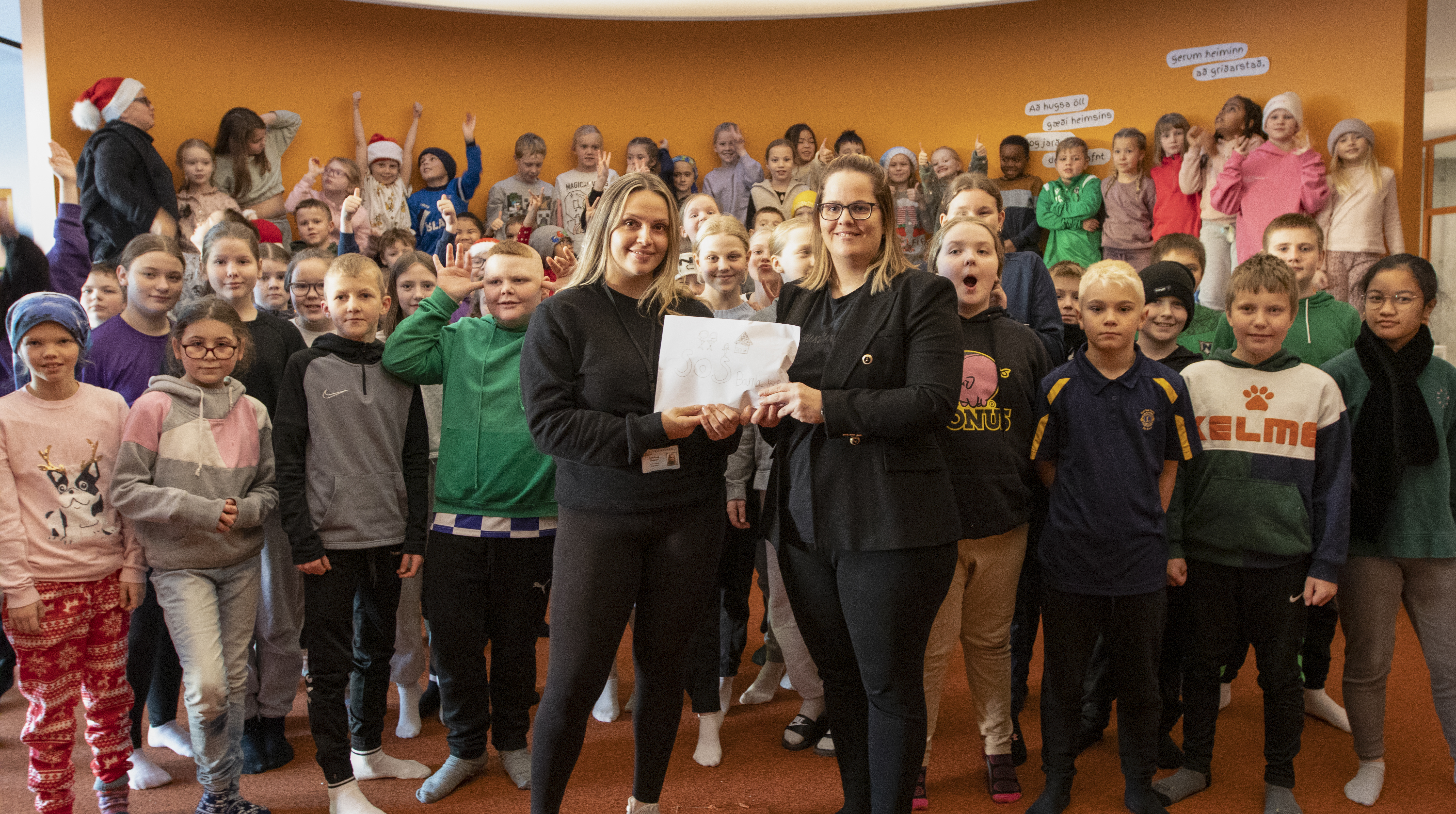 Slepptu jólagjöfum og söfnuðu yfir 100 þúsund krónum fyrir SOS Barnaþorpin