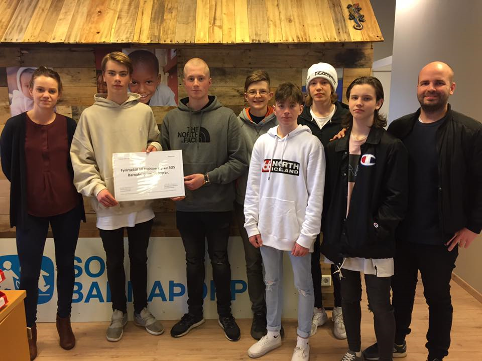 SÁ Fashion styrkir SOS