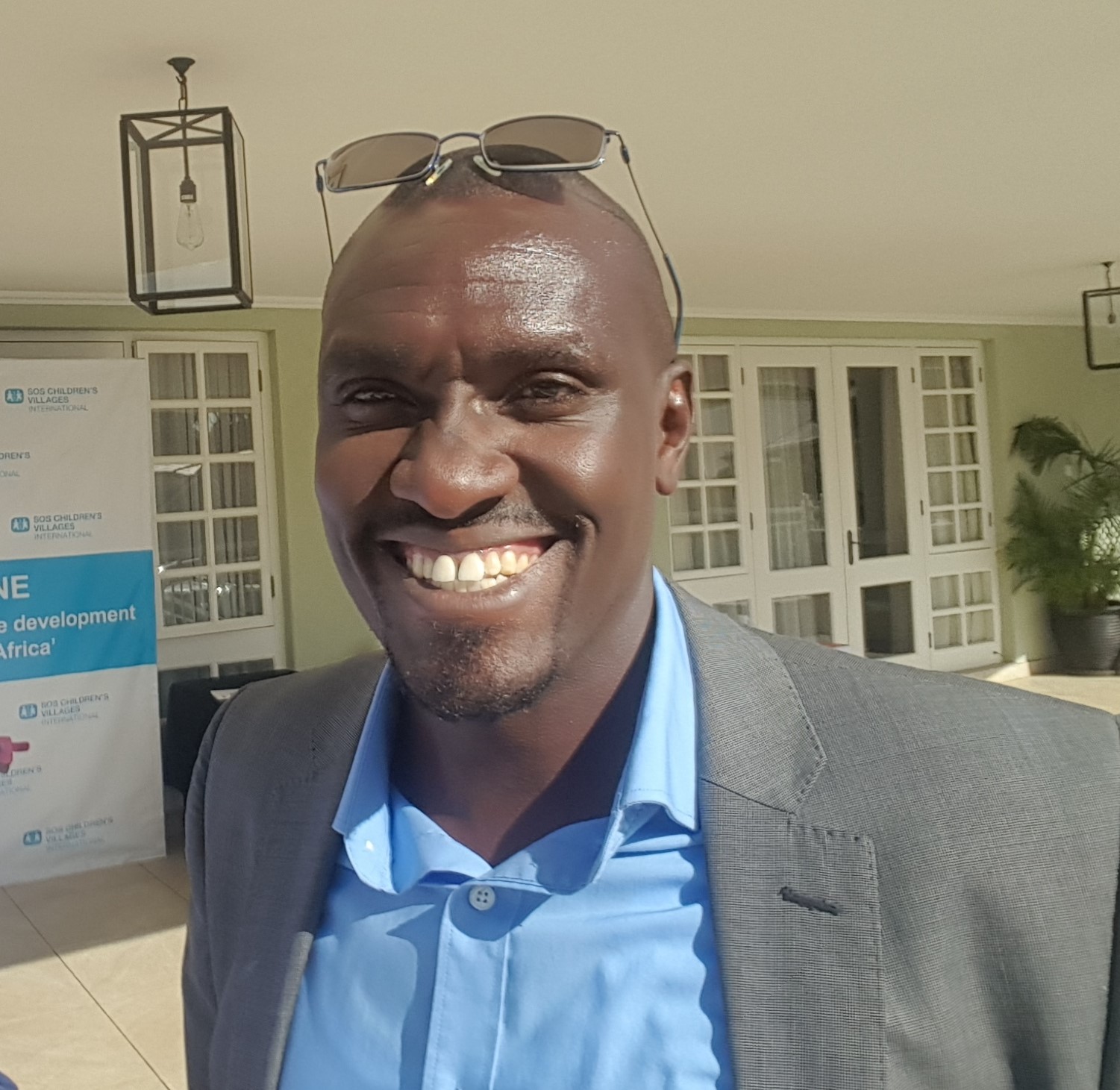 Fyrrverandi SOS-barn heimsækir Ísland