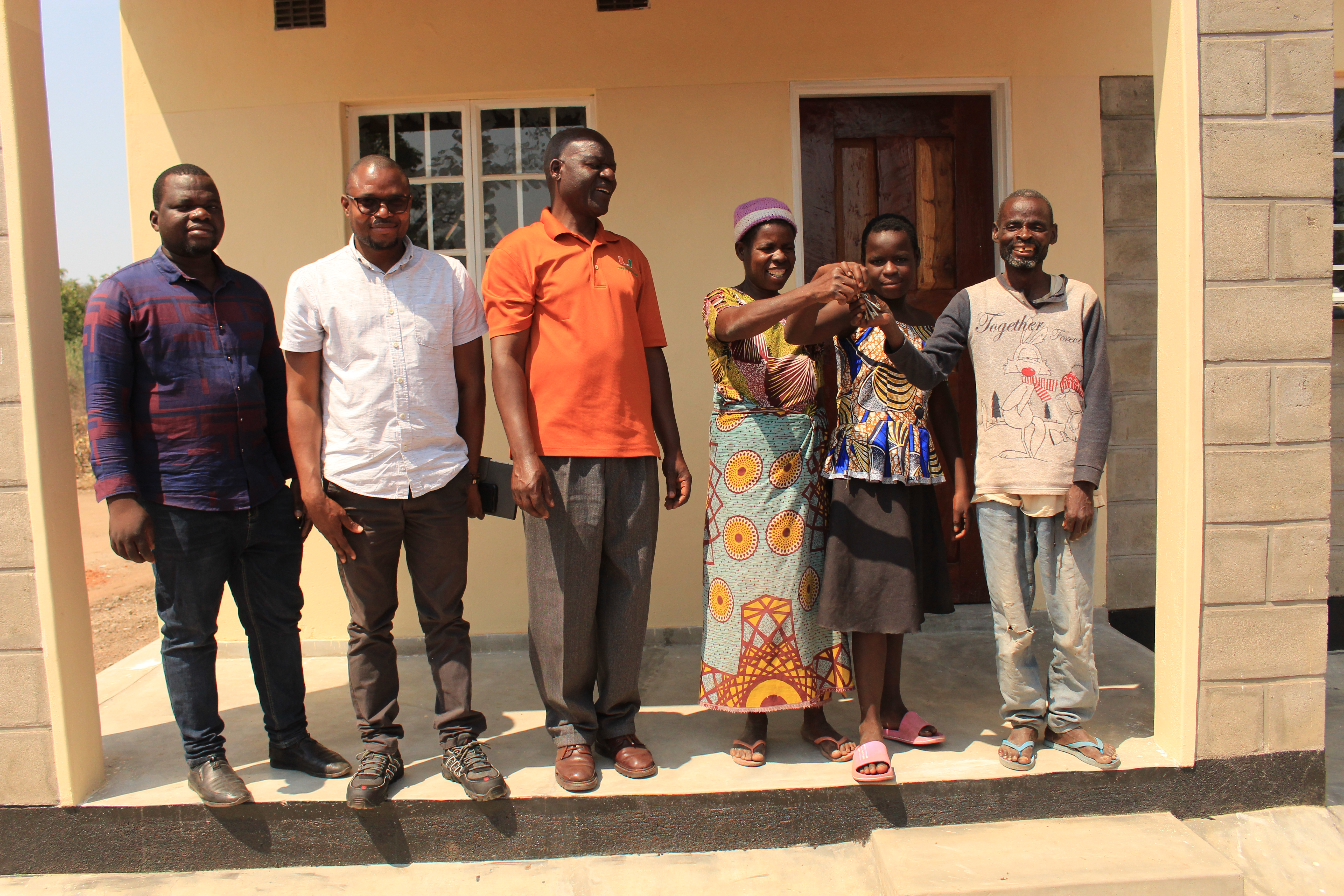 Þrjár heimilislausar fjölskyldur fengu hús frá SOS