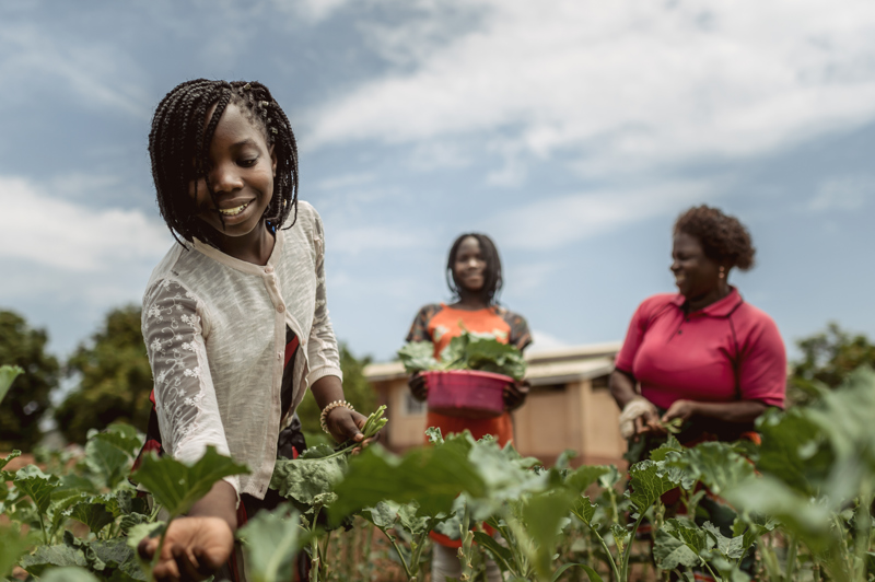 Ana, Sam og SOS mamman Matende.