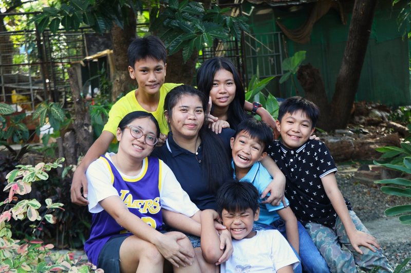 Mamma Rochelle hefur skapað ástríkt heimili í barnaþorpinu og sér þar fyrir sex börnum.