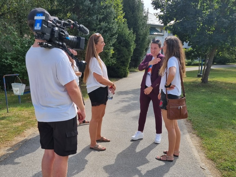 Eva Ruza og Tinna tóku viðtalið við Önnu inni í SOS barnaþorpinu í Lekenik.