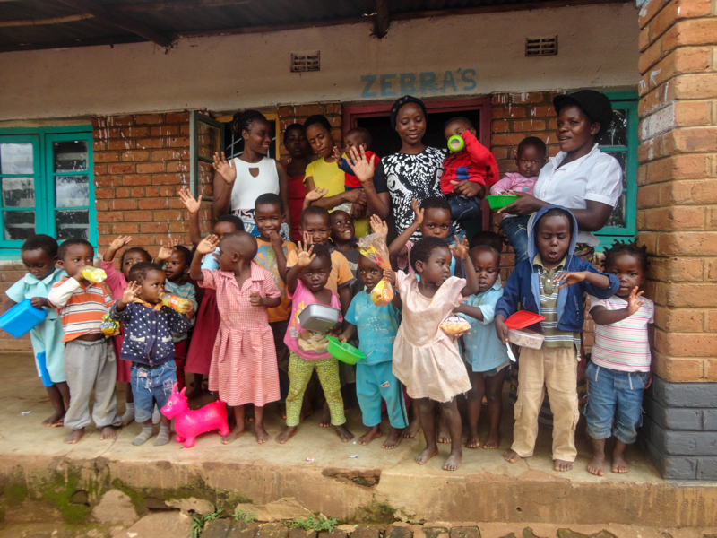 Tví­bura­syst­urn­ar Alina­fe og Sop­ani notuðu fram­tíð­ar­sjóð til að stofna leik­skóla og hefur starfsemi þeirra skapað fleira fólki atvinnu.