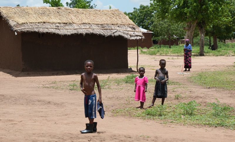 SOS Barnaþorpin hafa starfað í Malaví frá árinu 1986 og reka þar fjögur barnaþorp og sjá hundruðum munaðarlausra og yfirgefinna barna fyrir fjölskyldum og heimilum.