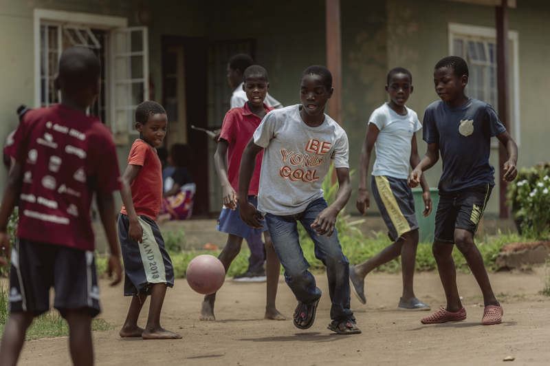 Dito eignaðist vini í SOS barnaþorpinu.