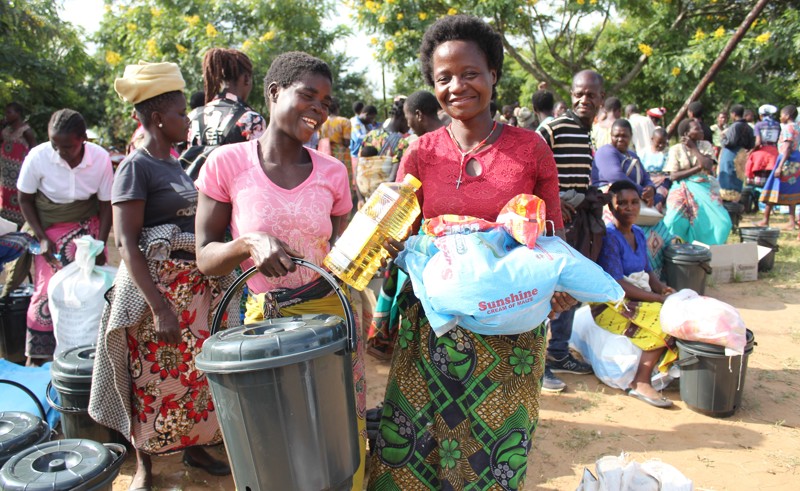 Fjölskyldurnar munu áfram fá matarbirgðir og aðra aðstoð frá SOS.