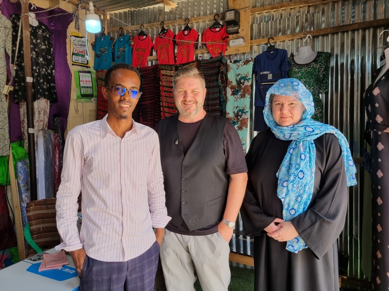 Stoltið skein af Abdikadir þegar hann sagði starfsfólki SOS frá Íslandi sögu sína.