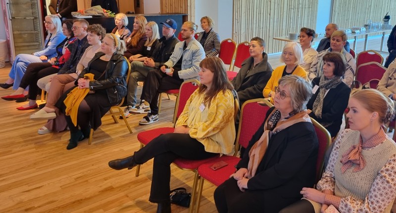 Frá afhendingu viðurkenningarinnar í félagsheimili Þróttar.