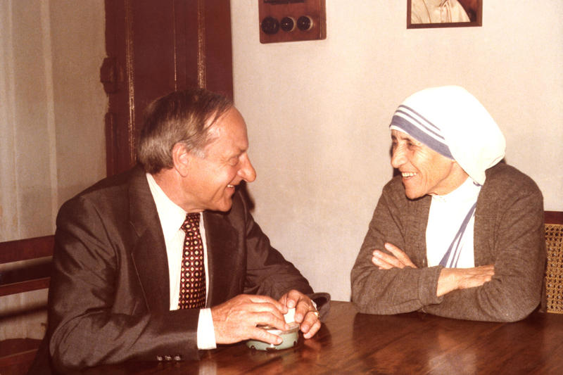 Hermann Gmeiner og Nóbelsverðlaunahafinn Móðir Teresa árið 1977.