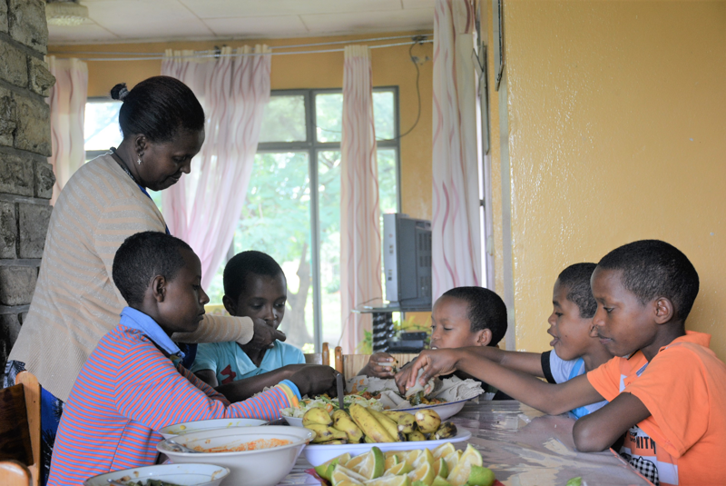 SOS barnaþorpinu í Hawassa í Eþíópíu.