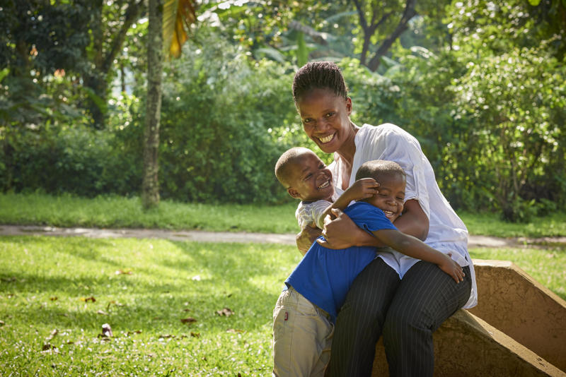 SOS Barna­þorp­in hafa beina um­sjá með um 70.000 börn­um og ung­menn­um í barnaþorpum og annarri umönnun all­an sól­ar­hring­inn.
