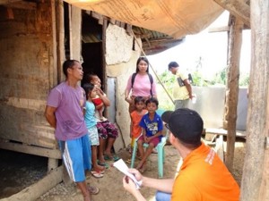Starfsfólk SOS metur aðstæður og hvaða fjölskyldur þurfa mest á aðstoðinni að halda.