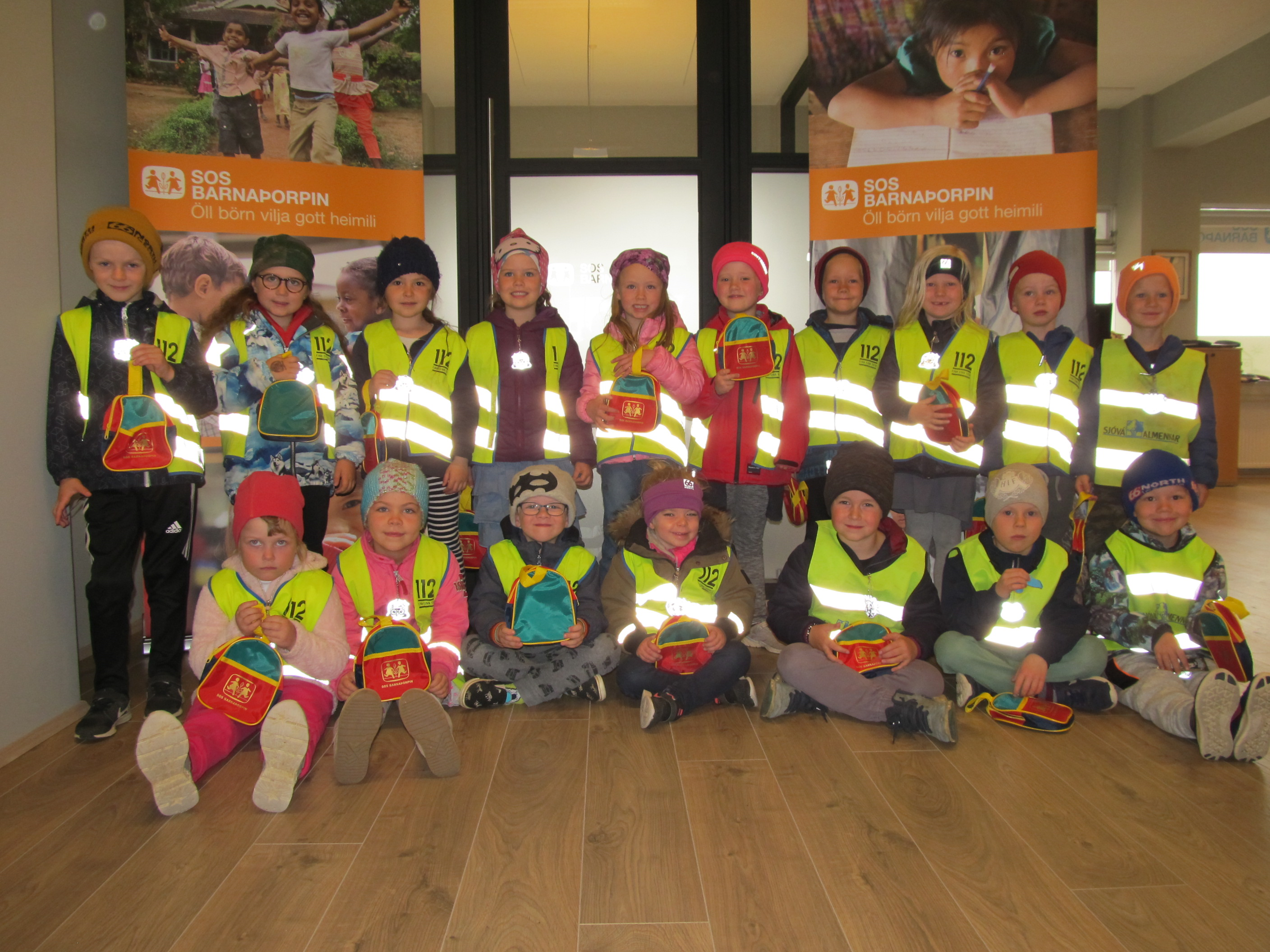 Börnin í Arnarsmára afhentu árlegt framlag