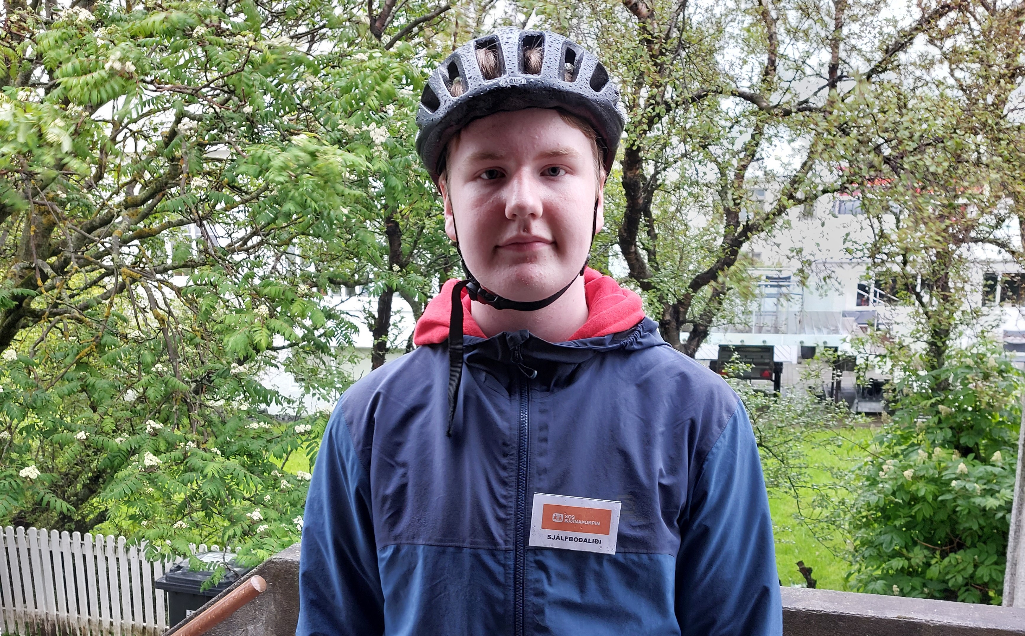 Styrkir SOS Barnaþorpin með ágóða af sælgætissölu