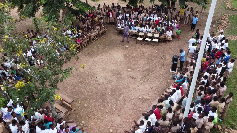 Verkefnið felur einnig í sér fræðslu fyrir börn og ungmenni en líka foreldrana sem af félagslegum ástæðum fá ekki af sér að kæra kynferðisbrotin til lögreglu eða fylgja kærunum eftir.