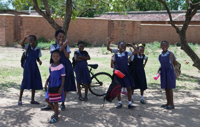 Skólaganga barna er alger lykilþáttur í að rjúfa vítahring fátæktar. Ariannes hefur nú efni á að senda börnin sín í skóla.