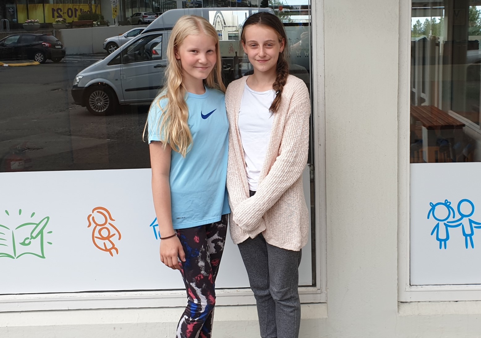 Prjónuðu húfur til styrktar SOS Barnaþorpunum