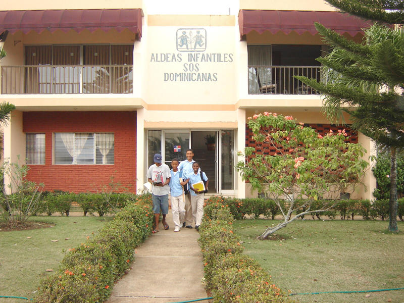 Skóli í SOS barnaþorpinu í Los Mina sem er hverfi í höfuðborginni Santo Domingo.
