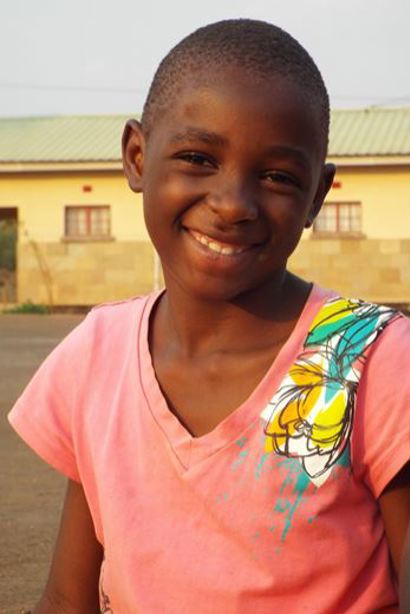 Það tók tíma en Fredelina hefur loks fundið hamingjuna aftur í SOS barnaþorpinu.