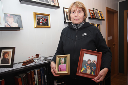 Myndir af SOS börnum Guðrúnar og Ingólfs 
prýða myndavegg fjölskyldunnar.